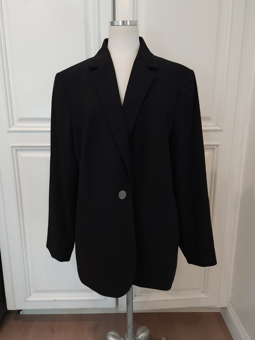 Classic Black Women's Blazer Jacket - Timeless Single-Button Design